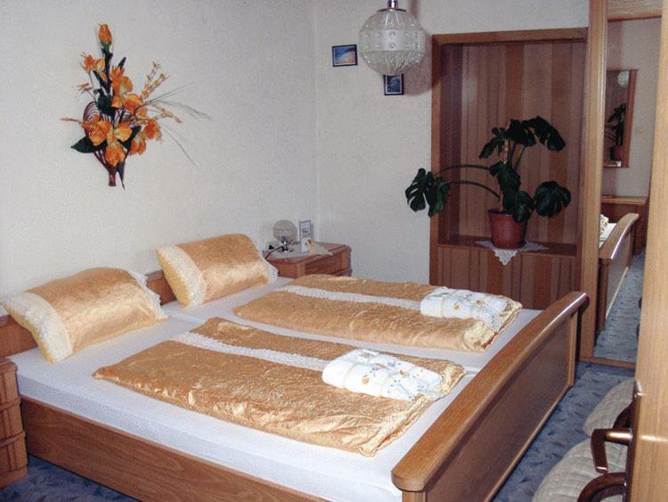 Hotel Drei Koenige Неккарбишофсхайм Экстерьер фото
